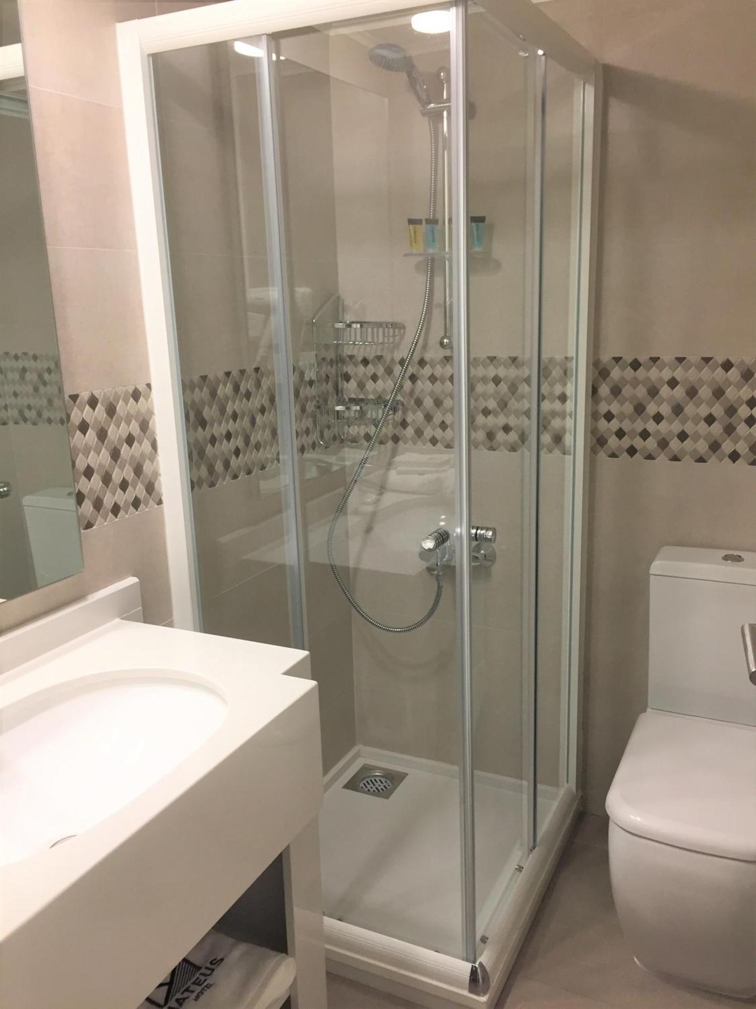 Mateus Hotel & Pool Jounieh Quarto foto