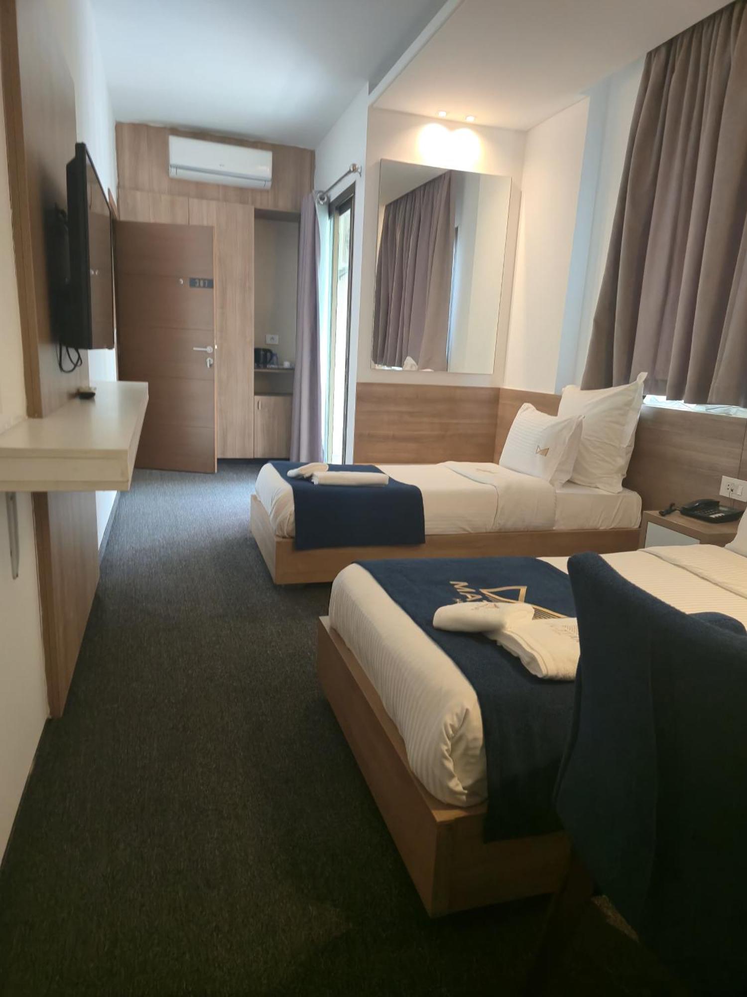 Mateus Hotel & Pool Jounieh Exterior foto